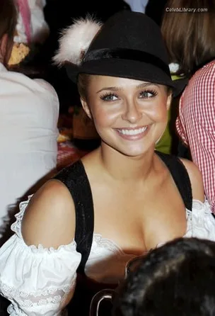Hayden Panettiere photo 3 of 406