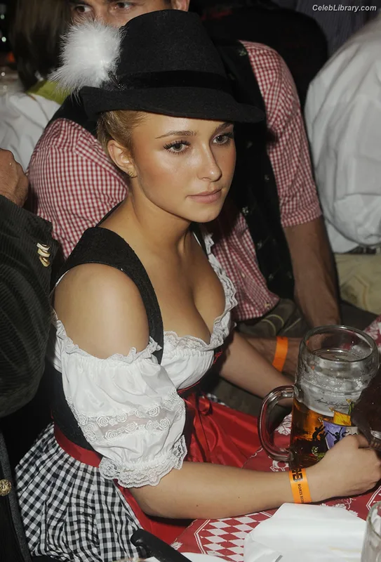 Hayden Panettiere photo 7 of 406