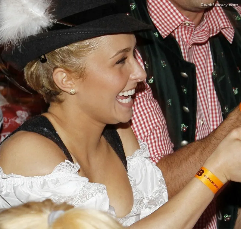 Hayden Panettiere photo 13 of 406