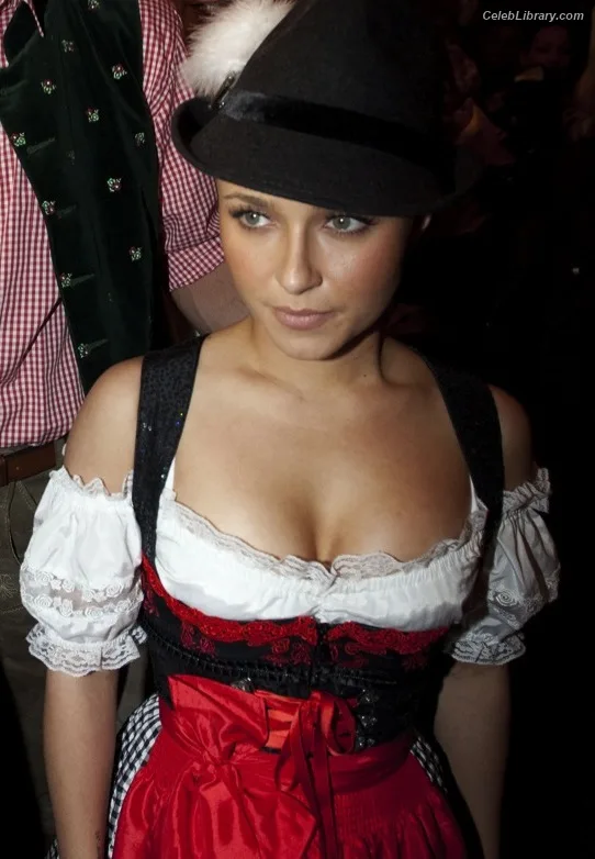 Hayden Panettiere photo 17 of 406