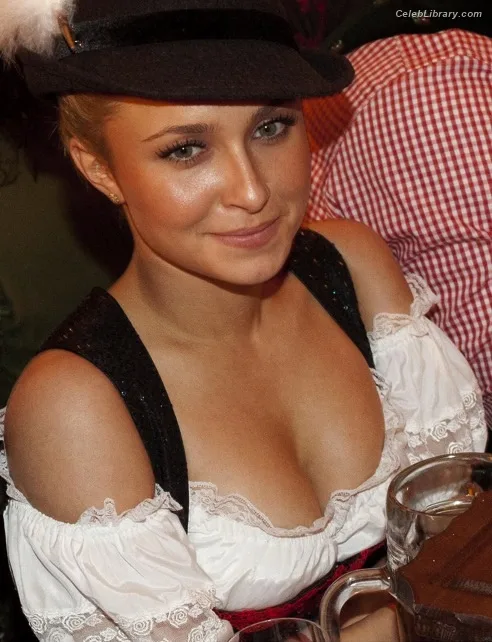 Hayden Panettiere photo 19 of 406