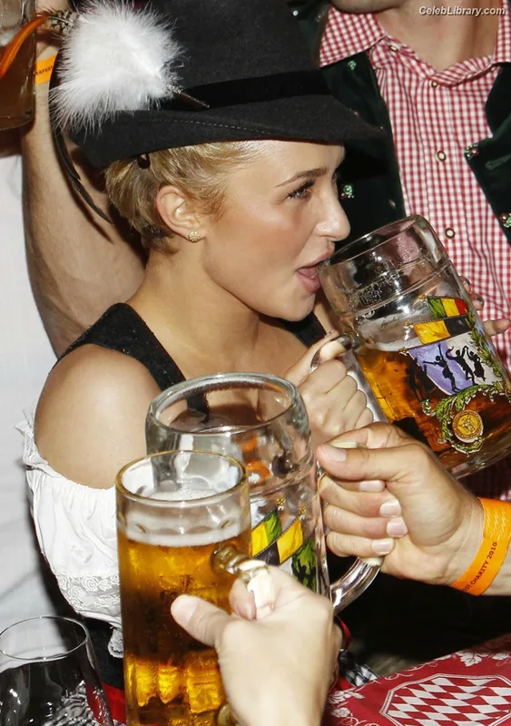Hayden Panettiere photo 22 of 406