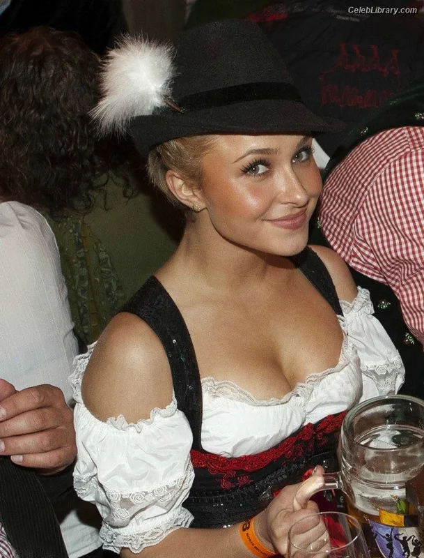 Hayden Panettiere photo 23 of 406