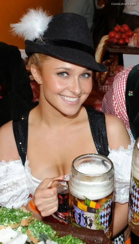 Hayden Panettiere photo 4 of 406