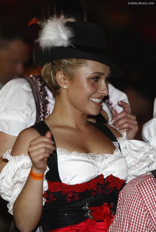 Hayden Panettiere photo 8 of 406