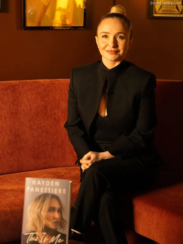 Hayden Panettiere photo 11 of 406