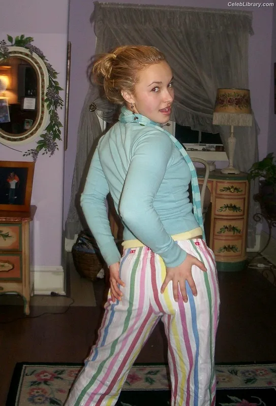 Hayden Panettiere photo 12 of 406