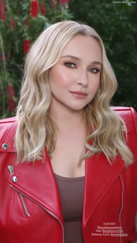 Hayden Panettiere photo 22 of 406