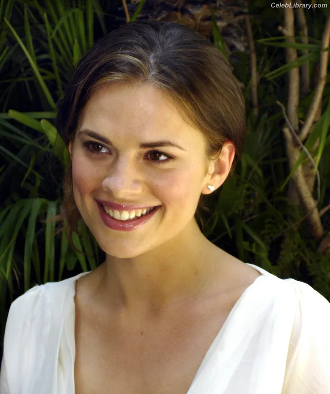Hayley Atwell photo 2 of 542