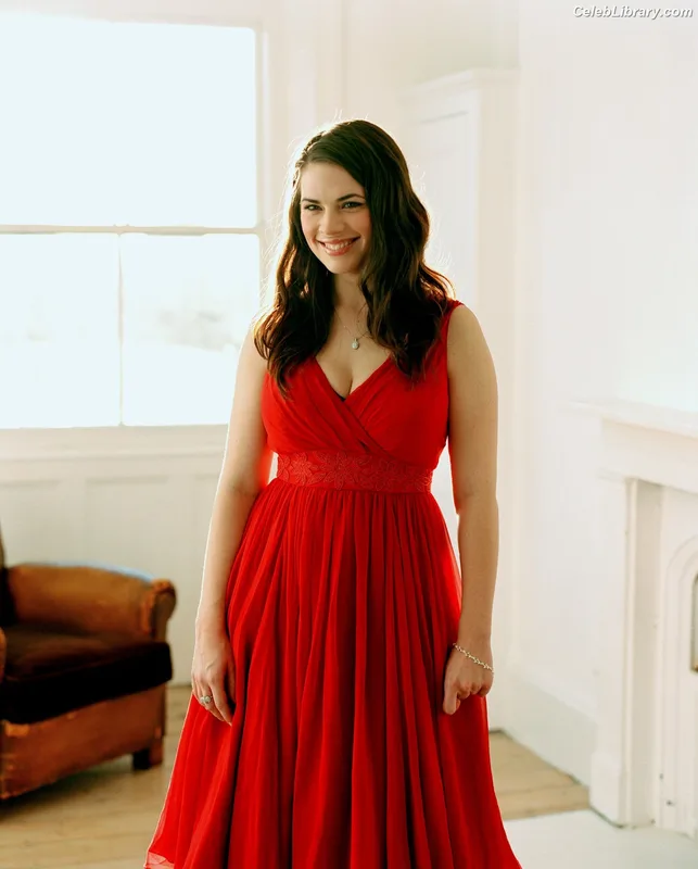 Hayley Atwell photo 17 of 542