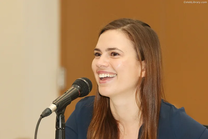 Hayley Atwell photo 9 of 542