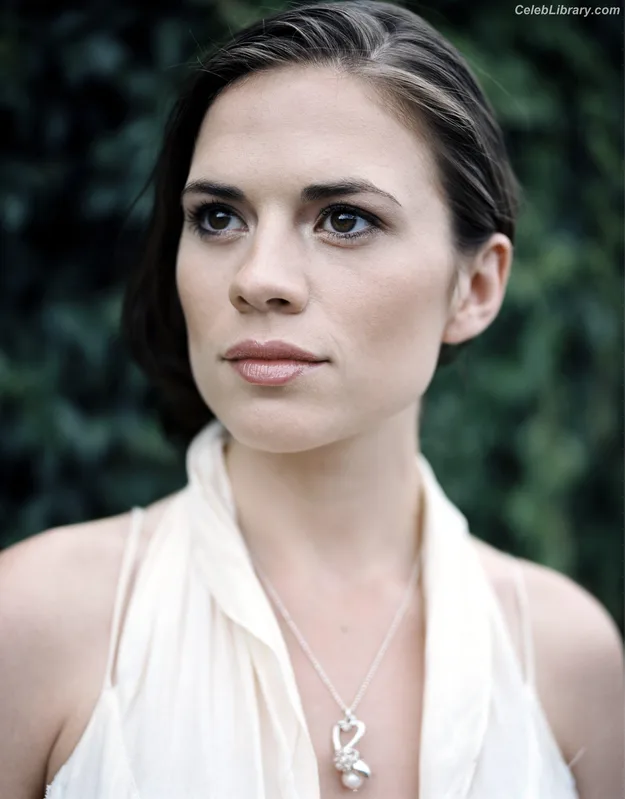 Hayley Atwell photo 10 of 542