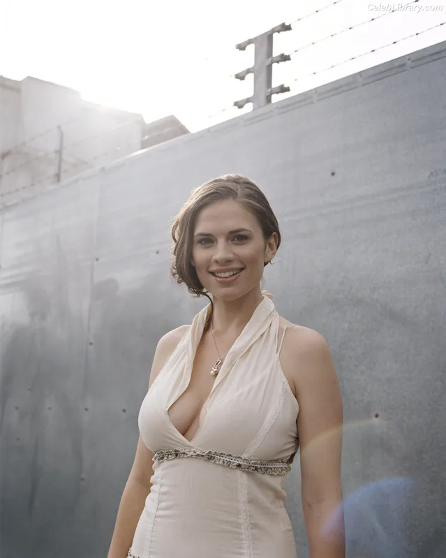 Hayley Atwell photo 19 of 542