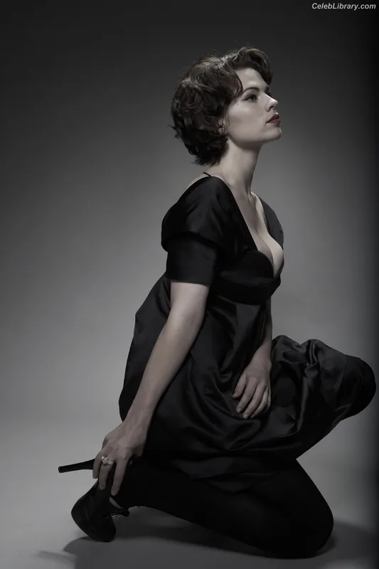 Hayley Atwell photo 5 of 542