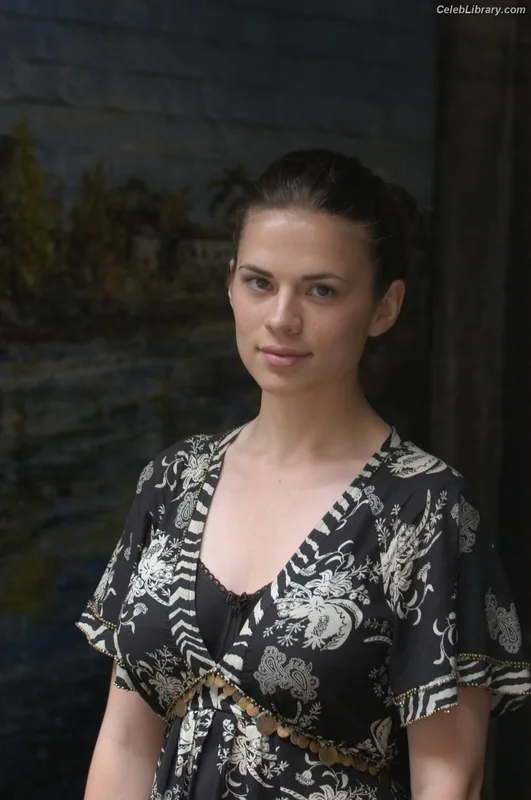 Hayley Atwell photo 10 of 542