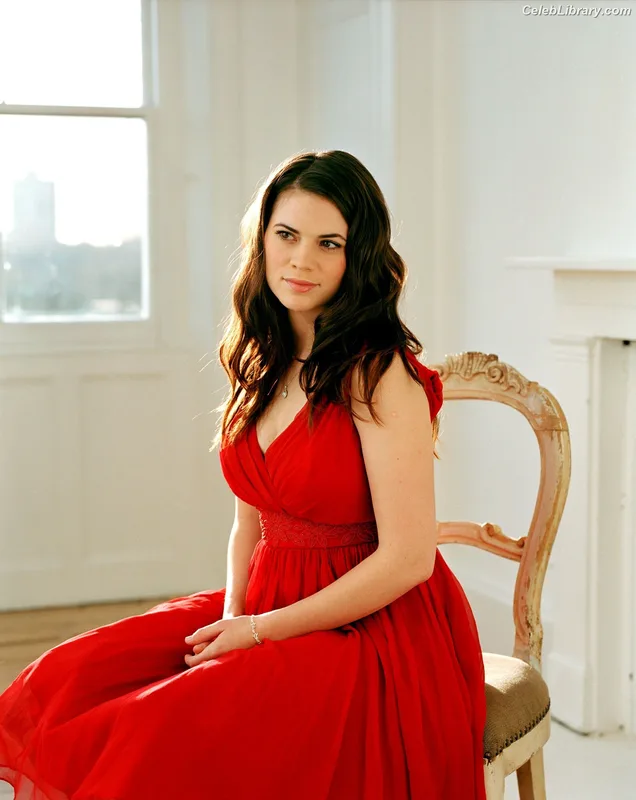 Hayley Atwell photo 13 of 542