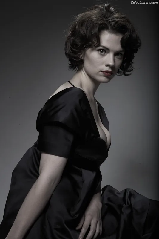 Hayley Atwell photo 11 of 542