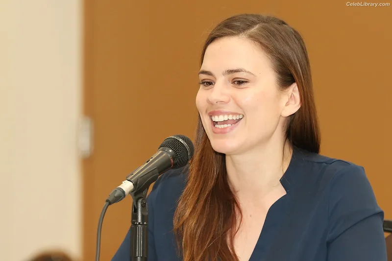 Hayley Atwell photo 19 of 542