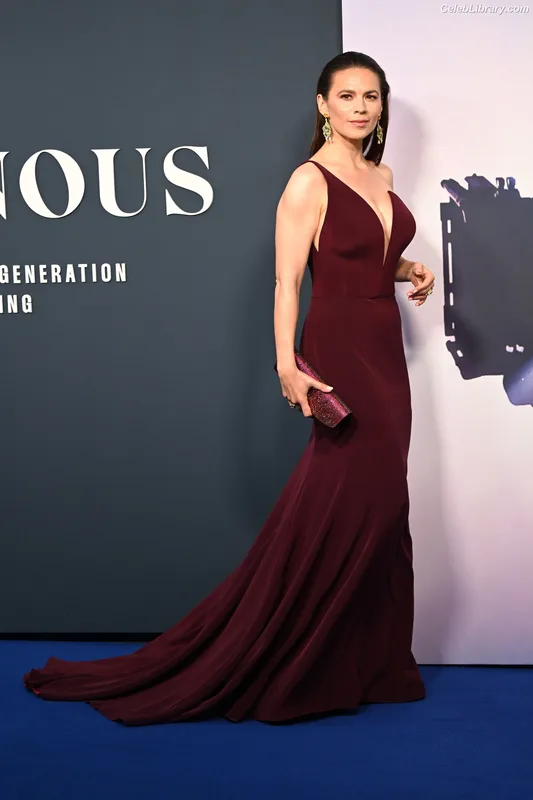 Hayley Atwell photo 1 of 542