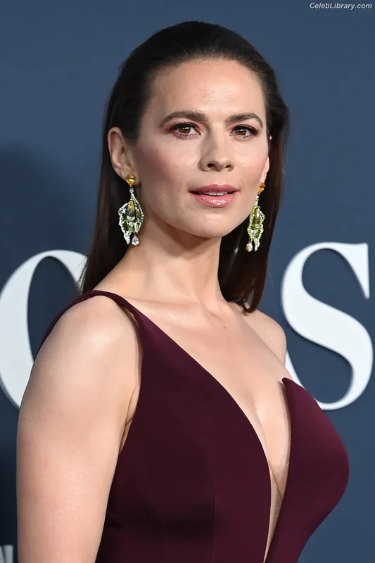 Hayley Atwell photo 3 of 542