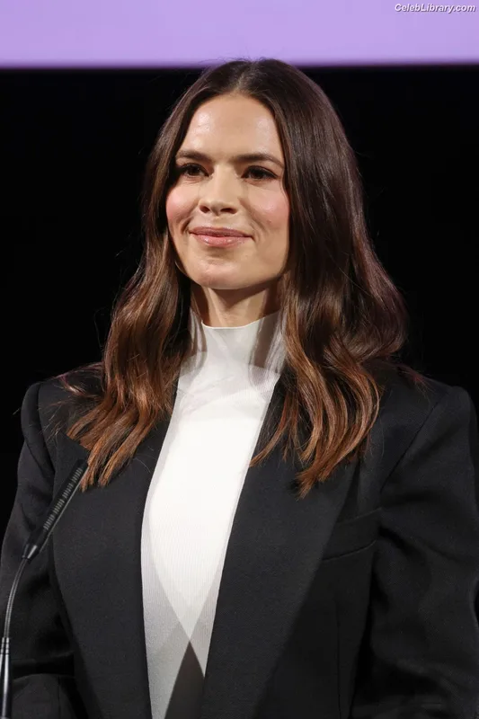 Hayley Atwell photo 14 of 542