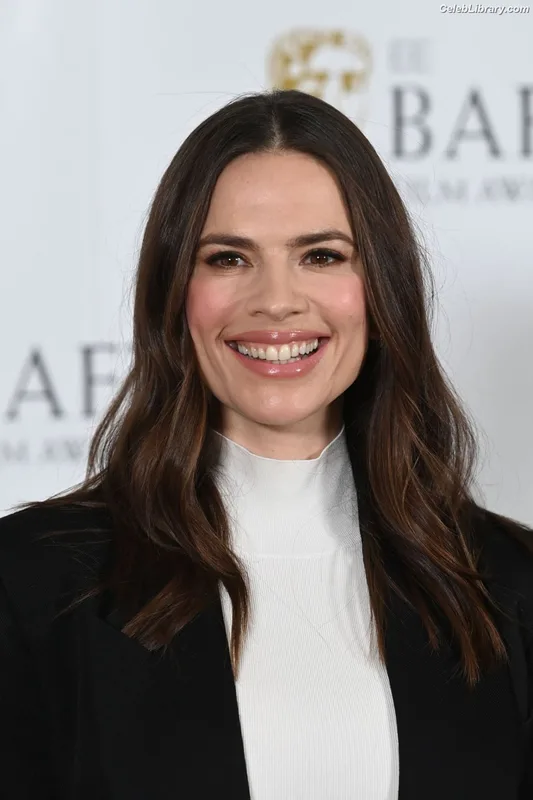 Hayley Atwell photo 15 of 542