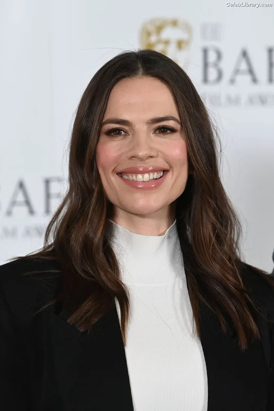 Hayley Atwell photo 16 of 542