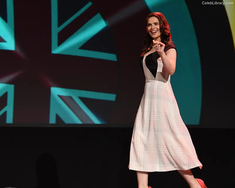 Hayley Atwell photo 5 of 542