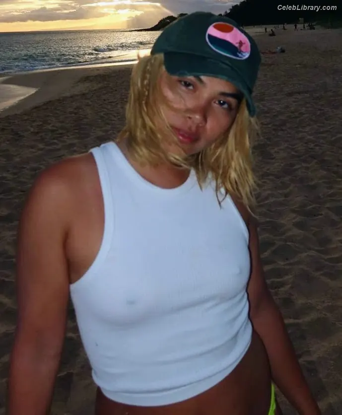 Hayley Kiyoko photo 9 of 34