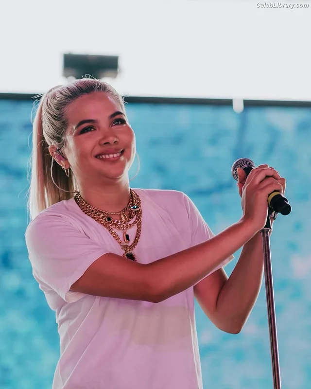Hayley Kiyoko photo 3 of 35