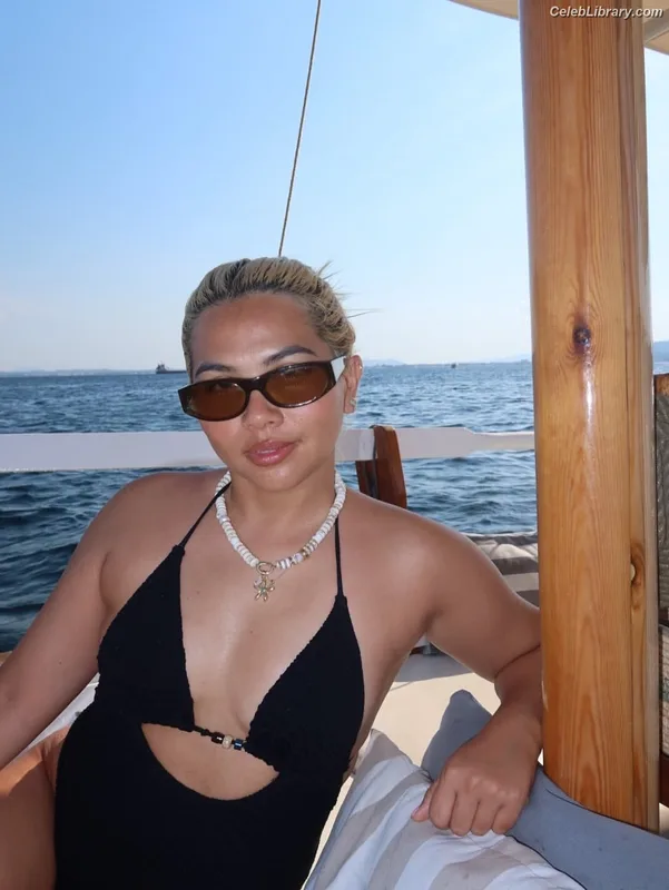 Hayley Kiyoko photo 6 of 35