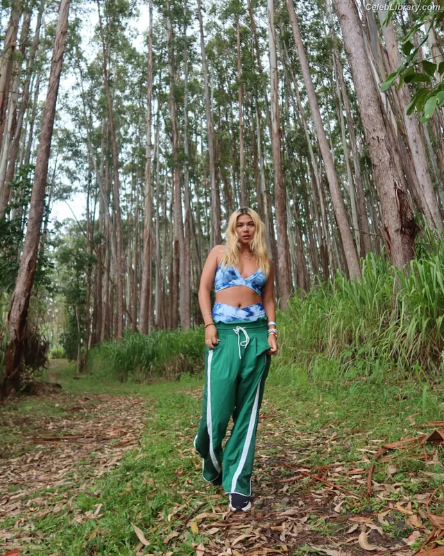 Hayley Kiyoko photo 12 of 35