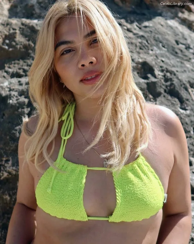 Hayley Kiyoko photo 4 of 35
