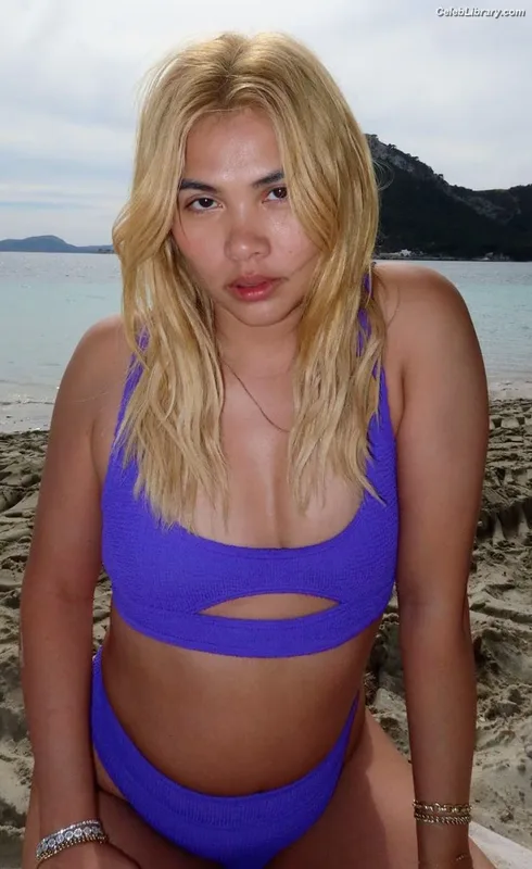 Hayley Kiyoko photo 8 of 35