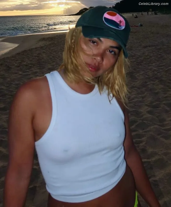 Hayley Kiyoko photo 9 of 35