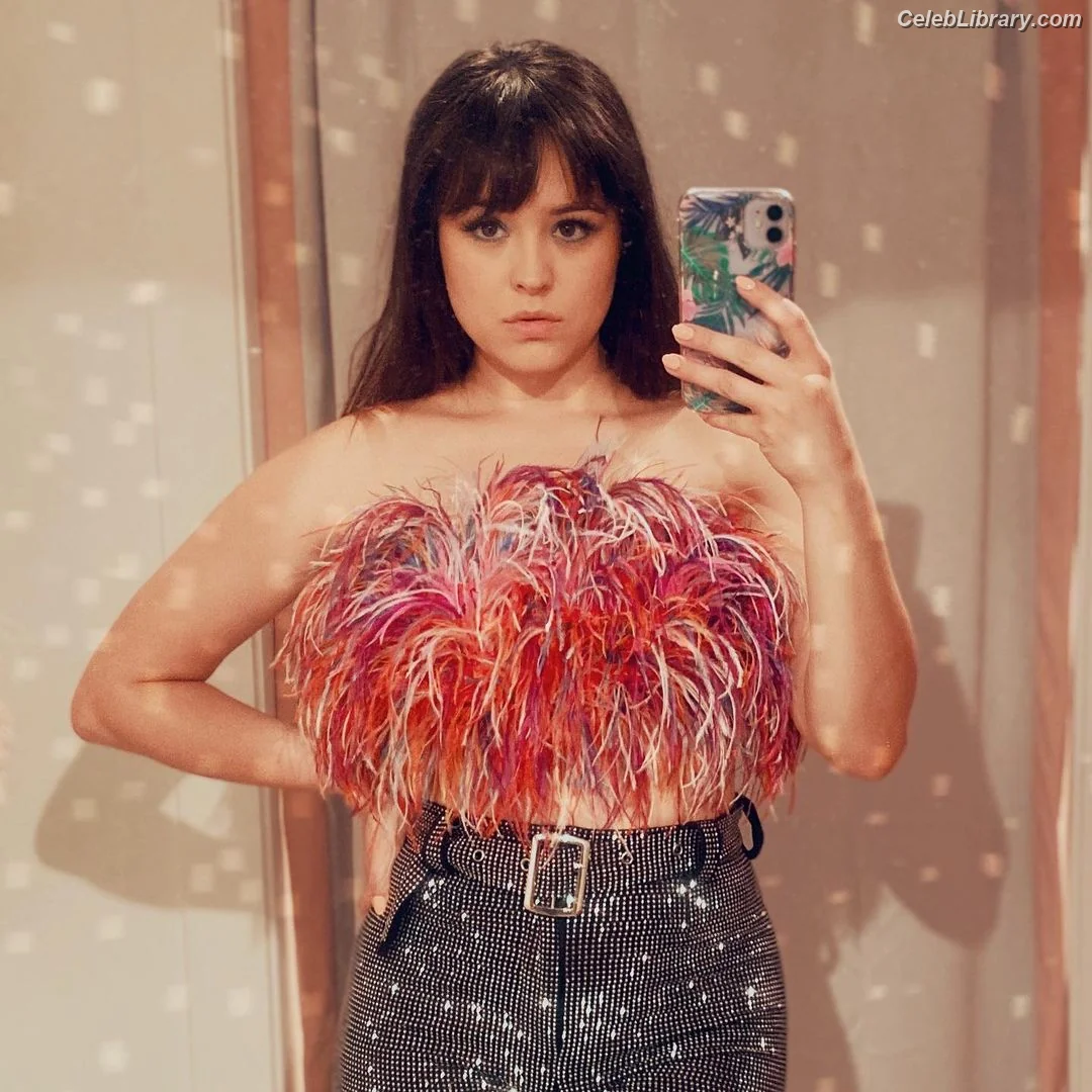 Hayley Orrantia photo 15 of 65