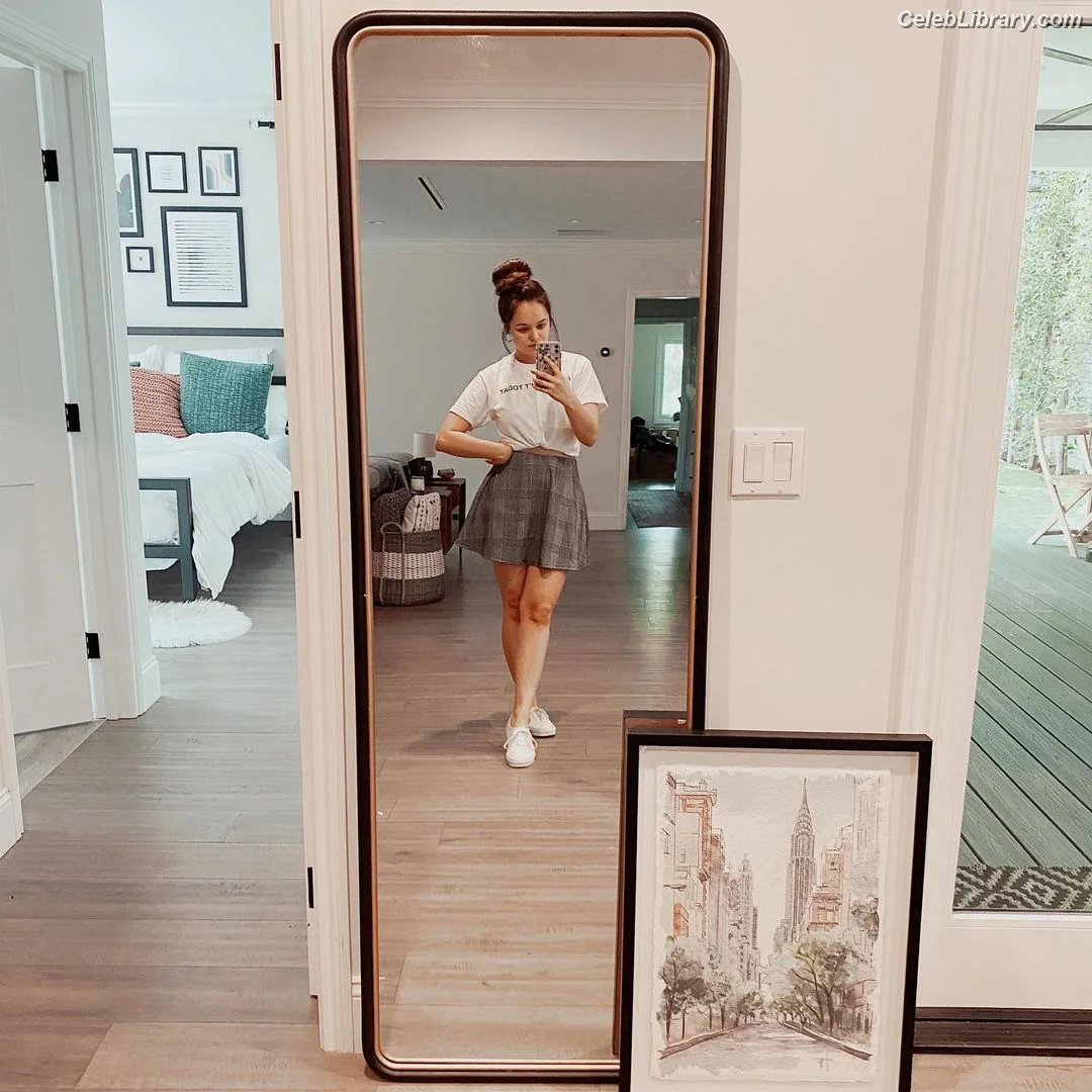 Hayley Orrantia photo 23 of 65