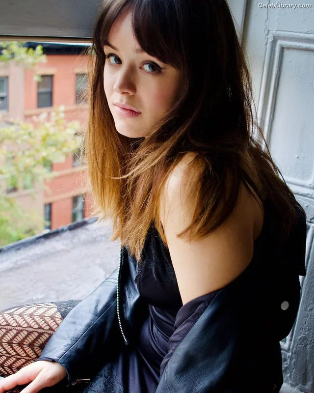 Hayley Orrantia photo 7 of 66