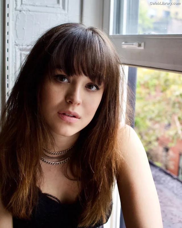 Hayley Orrantia photo 9 of 66