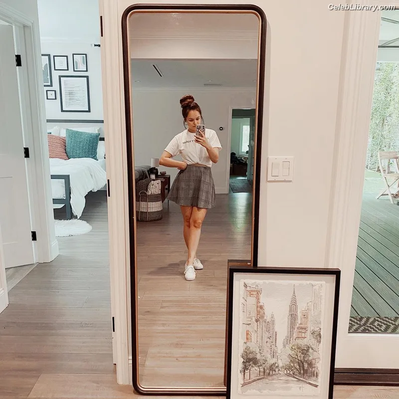 Hayley Orrantia photo 23 of 66