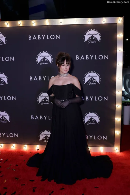 Hayley Orrantia photo 18 of 66