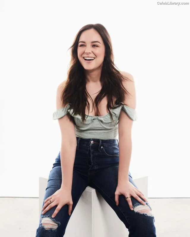 Hayley Orrantia photo 22 of 66