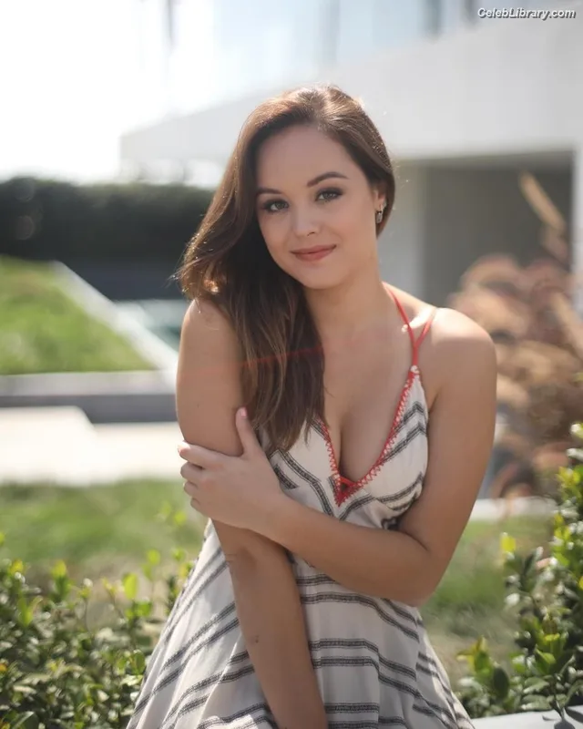 Hayley Orrantia photo 8 of 66