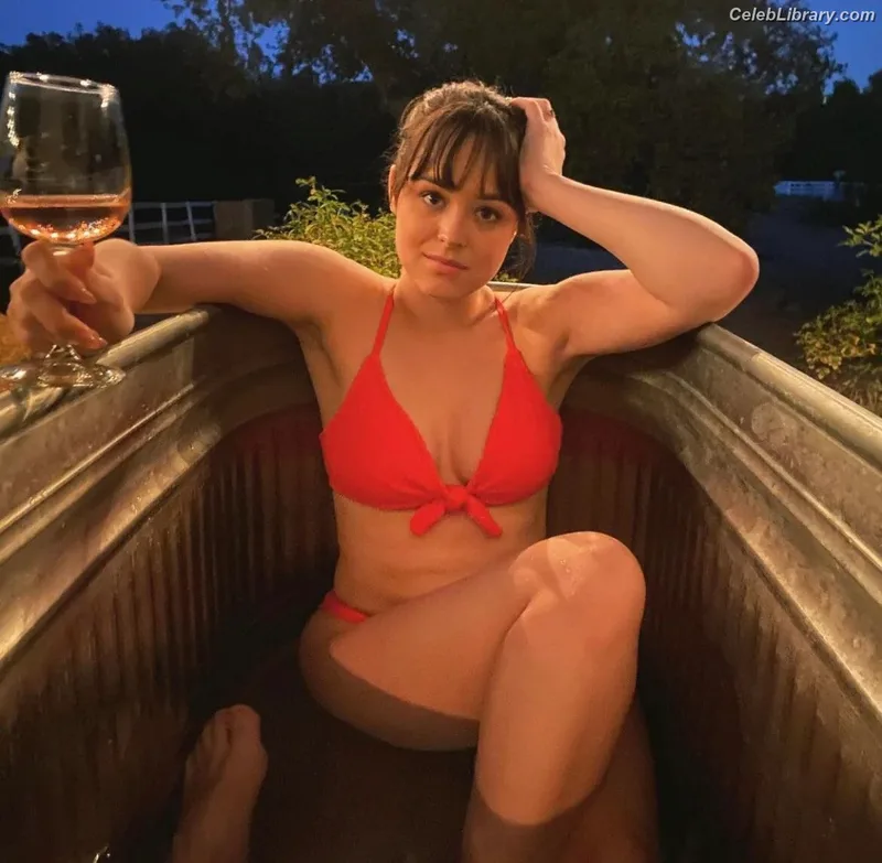 Hayley Orrantia photo 9 of 66