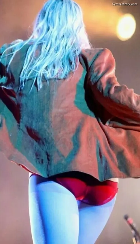 Hayley Williams photo 1 of 372