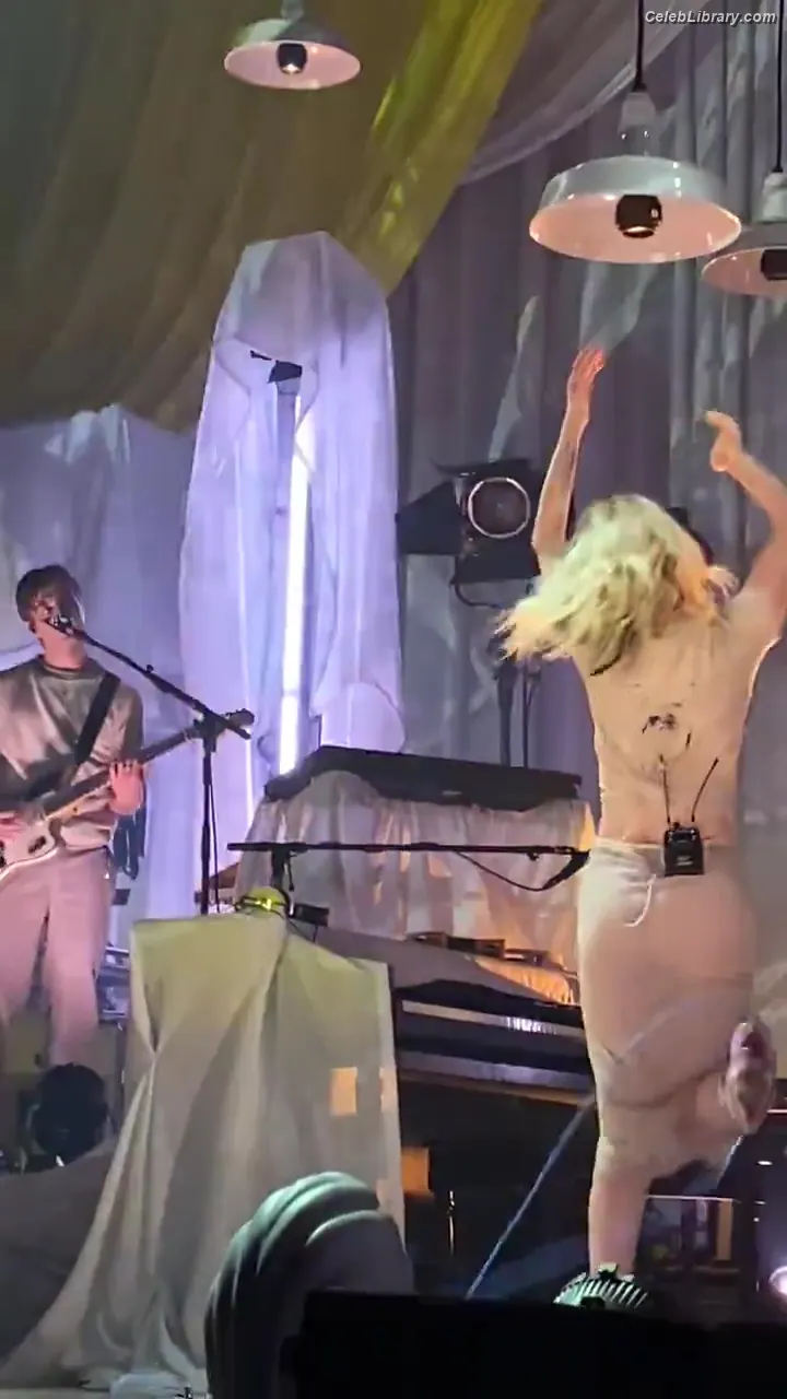 Hayley Williams photo 3 of 372
