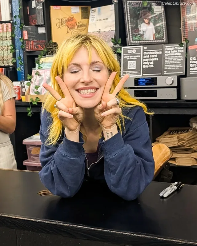 Hayley Williams photo 1 of 373