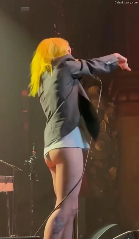 Hayley Williams photo 8 of 373