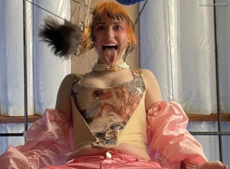 Hayley Williams photo 9 of 373