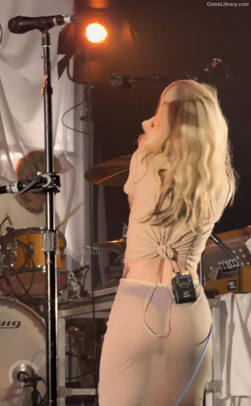 Hayley Williams photo 13 of 373